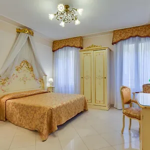  Hotell At Leonard