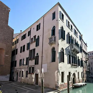 2* Lägenhetshotell Ca' Foscolo